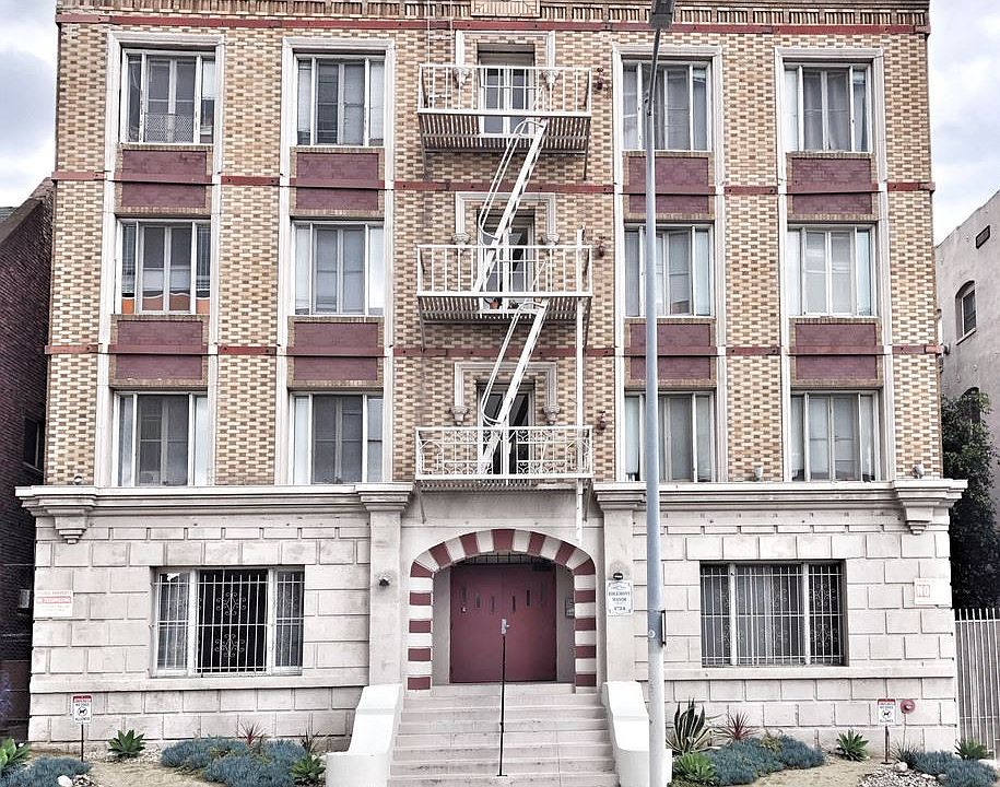 2nd image of 1724 N Edgemont St APT 102