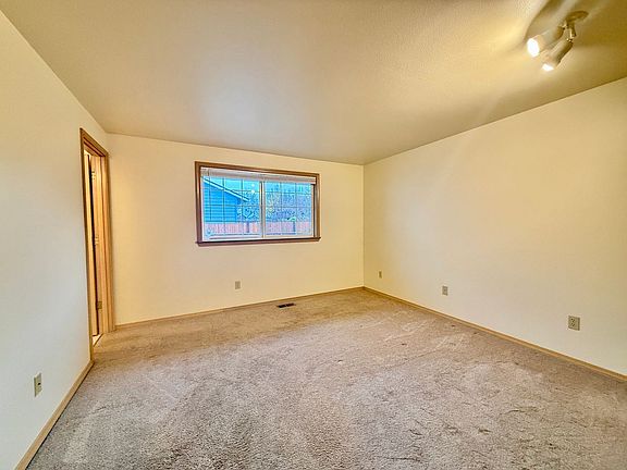4th image of 5203 63rd Dr NE
