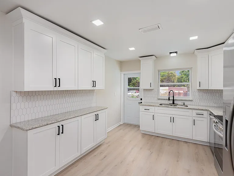 1650 Leach Cir — Photo 14
