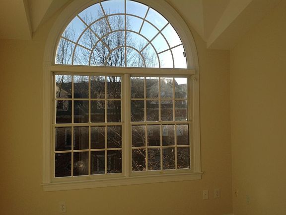 4th image of 2623 Fairfax Dr
