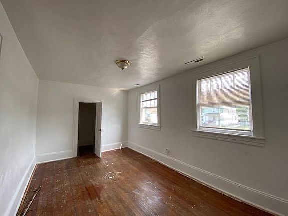 5th image of 2105 Hanover Ave NW