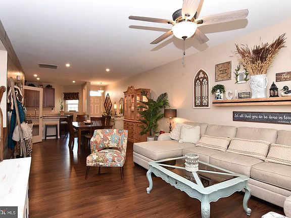 4th image of 30043 Plantation Dr
