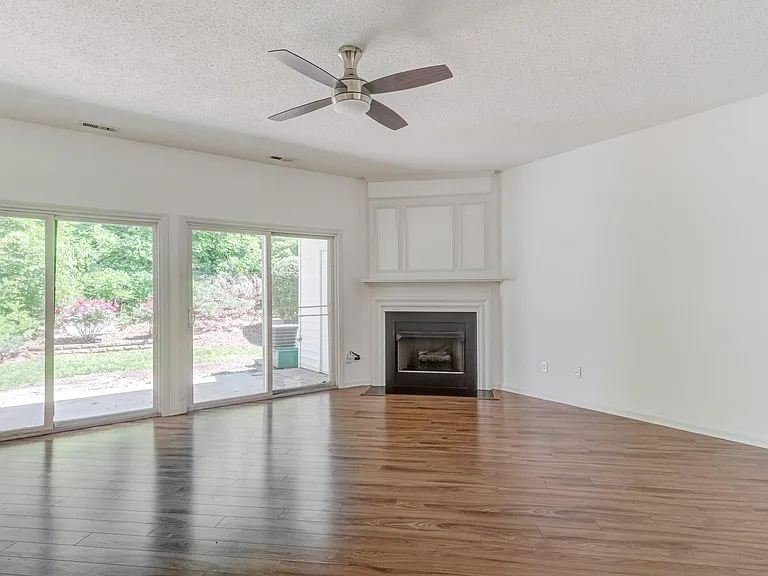 306 Orchard Park Dr — Photo 9