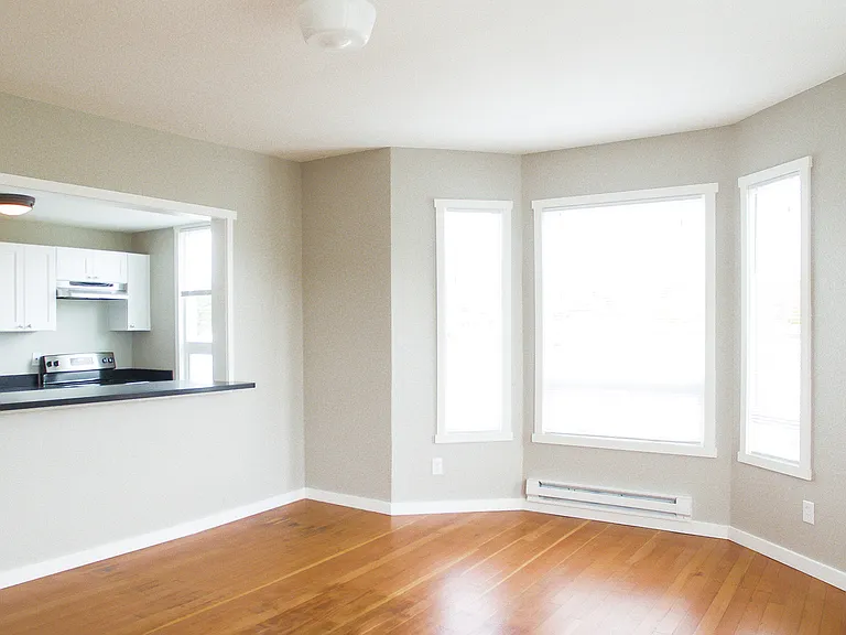 Clairemont Apartments — Photo 14