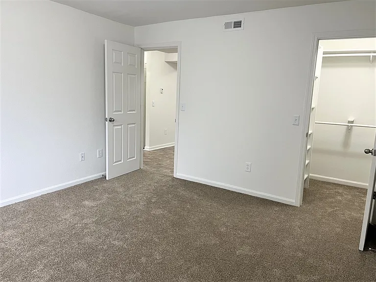 Thornridge Apartments — Photo 139