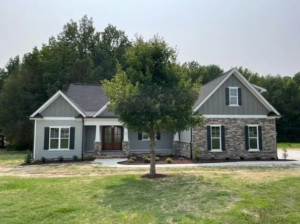 35 Old Garden Ln, Youngsville, NC 27596