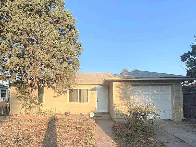 1681 Hanover St — Photo 1