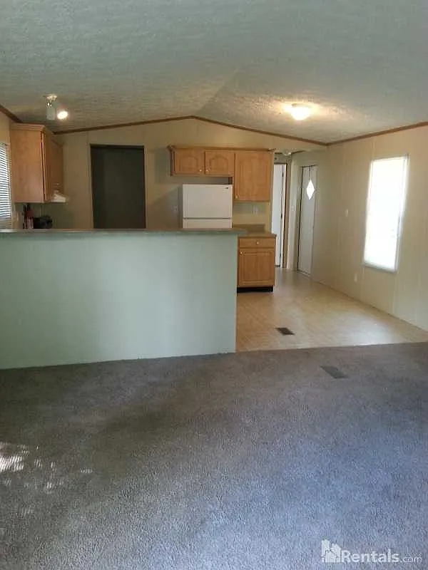 211 Fleetwood Dr photo 1