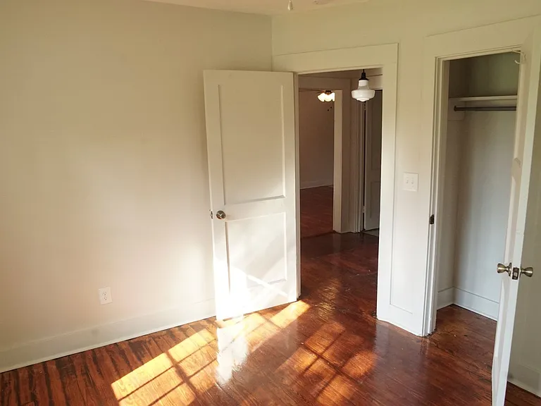 1007 Auburn St — Photo 15