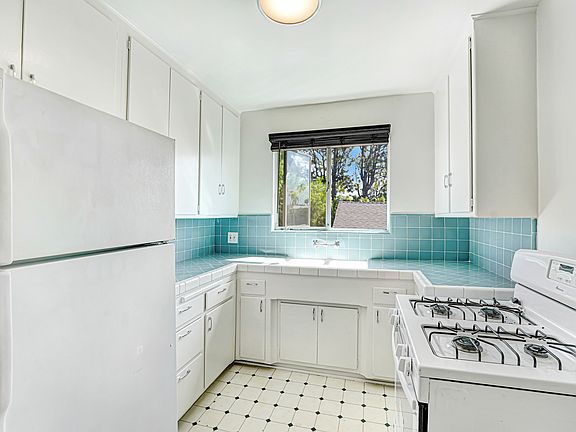 2nd image of 1036 N Laurel Ave APT 6