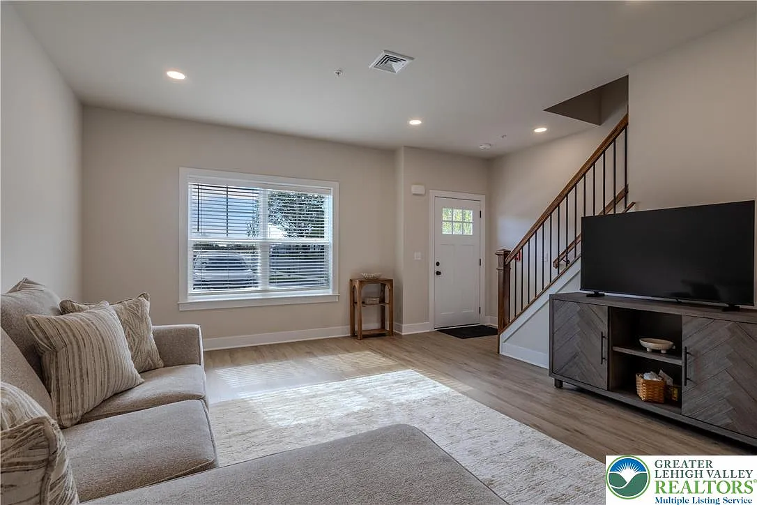 2 bed, 2.5 bath, 1380 sqft, $2,500 — Photo 4