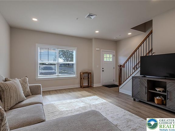4th image of 1411 Greenview Dr #24