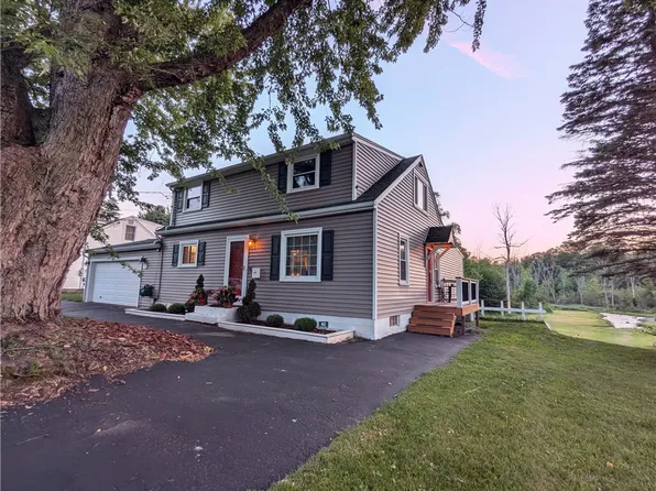 41 Chestnut Dr, Rochester, NY 14624