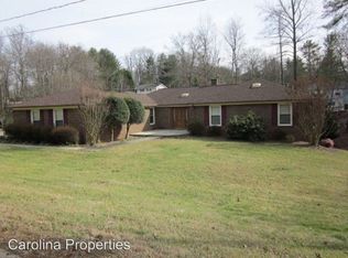 114 W High Acres Dr, Wilkesboro, NC 28665
