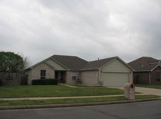 2105 W Maple Pl, Collinsville, OK 74021