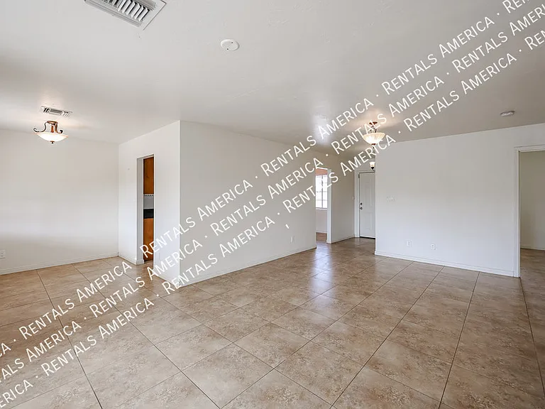 3432 N 23rd Ave — Photo 7