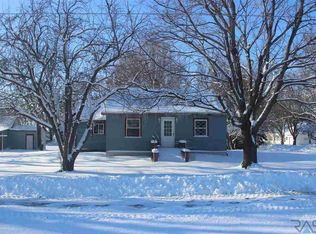 651 5th Ave, Canistota, SD 57012