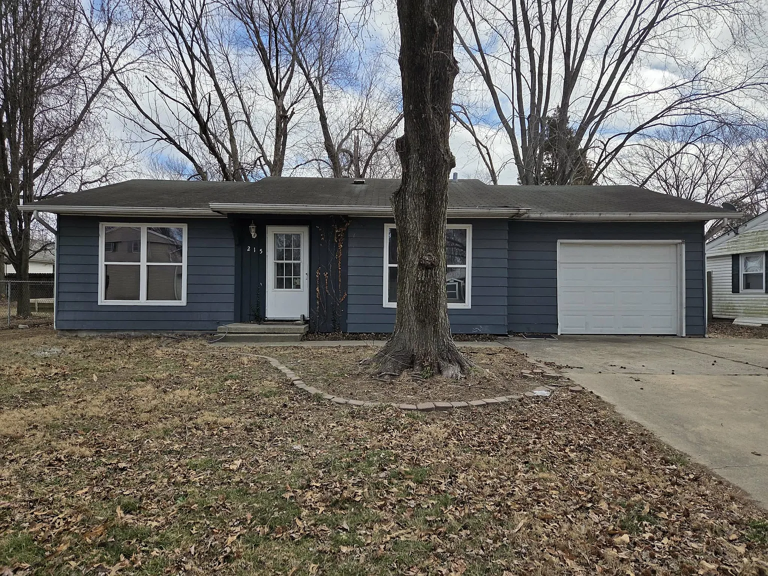 215 Bruce Ct photo 1