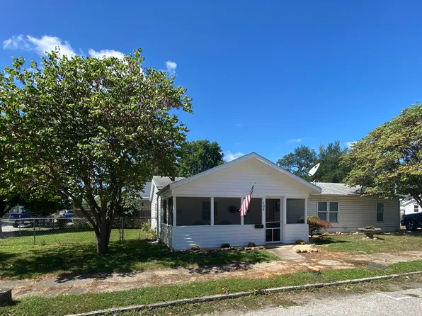 104 N Sumner Ave W, West Terre Haute, IN 47885