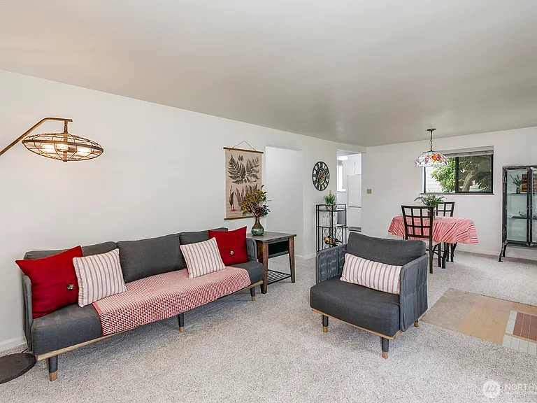 7009 Rainier Dr — Photo 12