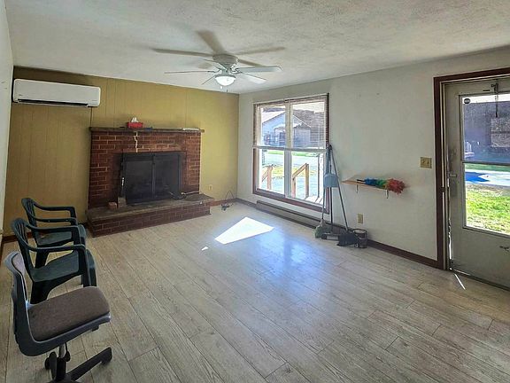 2nd image of 520 Wilsie Rd