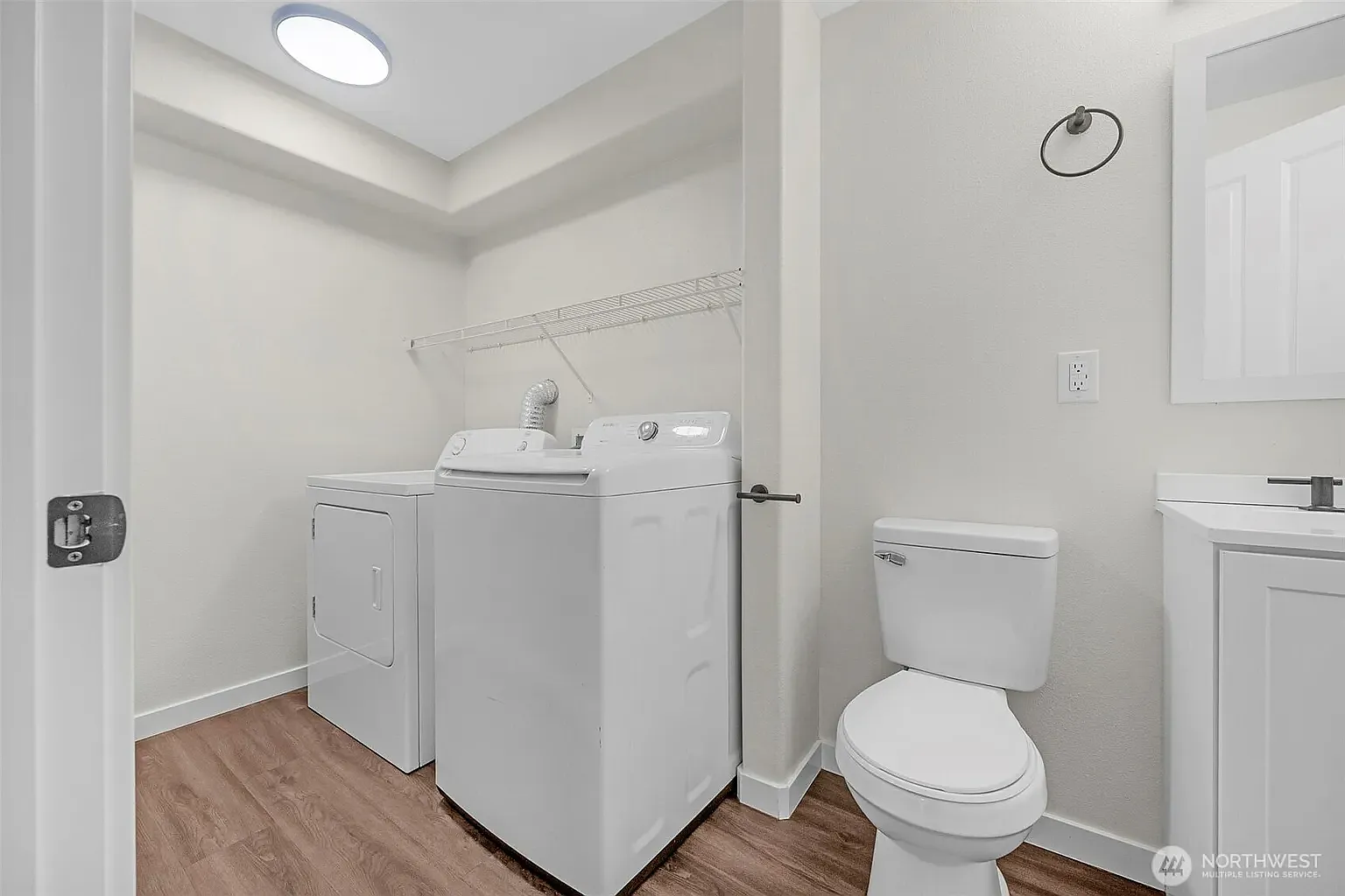 2 bed, 831 sqft, $2,300 — Photo 4
