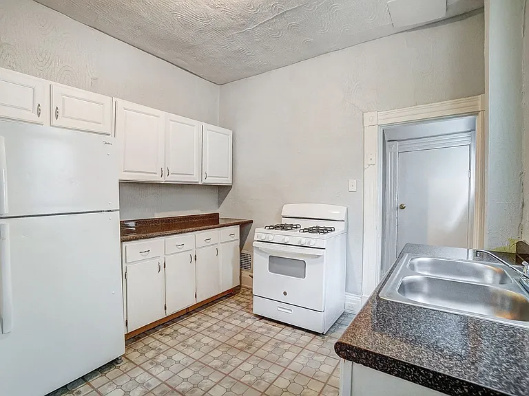 870 Rockdale Ave — Photo 17
