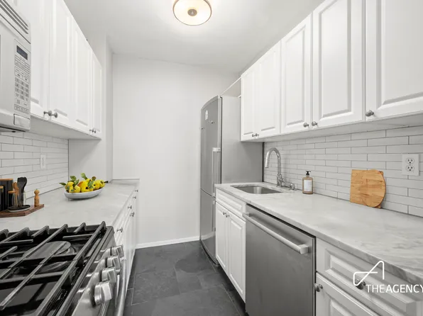 225 East 76th Street 5A image 3 of 5