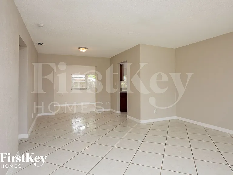 3430 NW 34th St — Photo 4