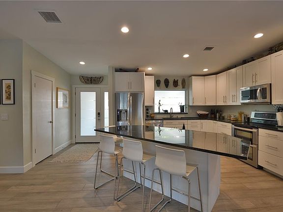 5th image of 8688 Larwin Ln