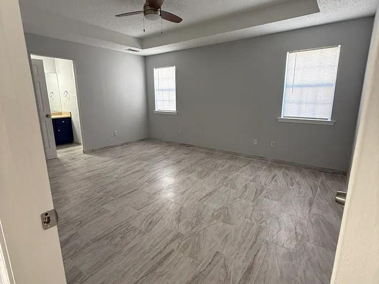 213 Kentshire Ln — Photo 16