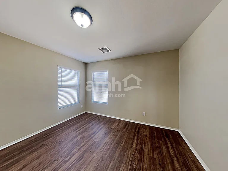 1517 S 115th Dr — Photo 20