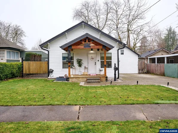 679 Breys Ave NE, Salem, OR 97301