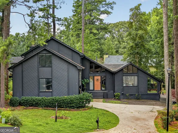 1553 Bell Flower Ct, Stone Mountain, GA 30088