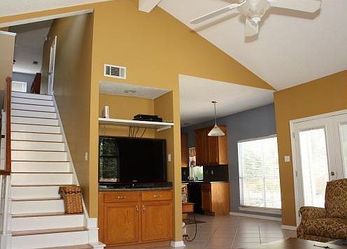 5th image of 804 Destin St