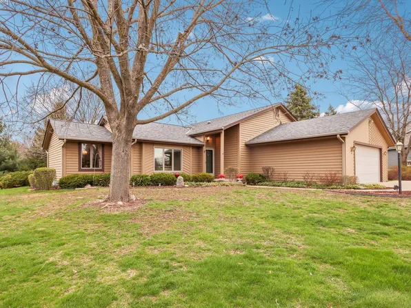 S44W25600 High Ridge COURT, Waukesha, WI 53189