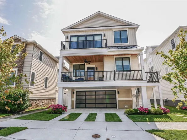 22 N Fredericksburg Ave, Margate, NJ 08402