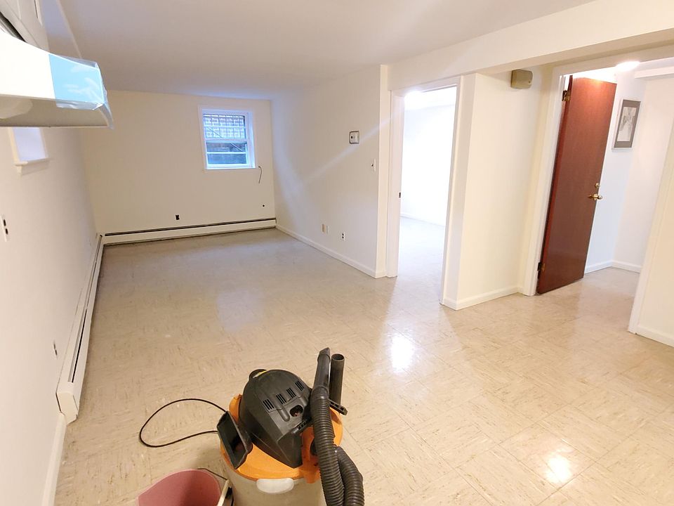 1st image of 17-04 Clintonville St #1