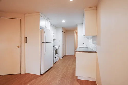 1011 13th St S #BASEMENT Photo 1