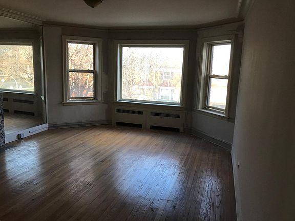2nd image of 5706 N Francisco Ave #2