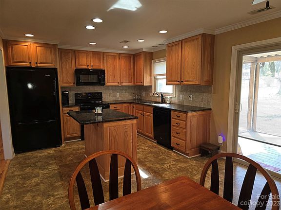 4th image of 109 Orange Ln