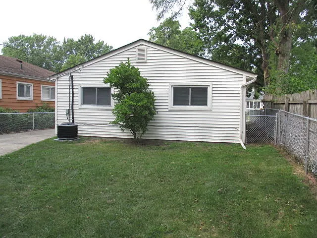 31469 Fairchild St — Photo 2