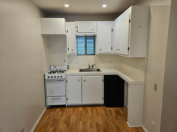 4th image of 221 Ogle St #B