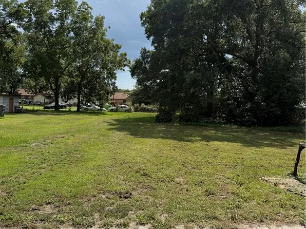 9 Bryant St, Lumberton, NC 28358
