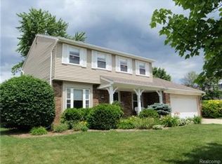 822 Dickson Ln, Rochester Hills, MI 48307
