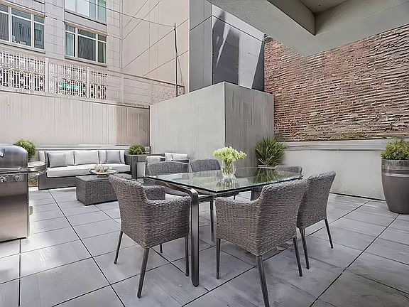 2nd image of 207 W 75th St #6