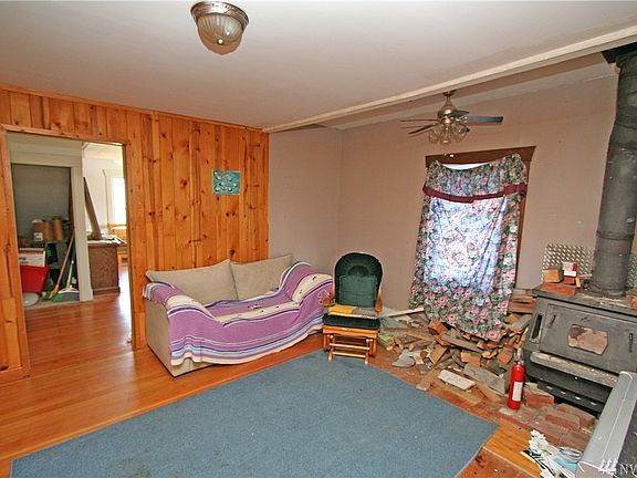 3rd image of 2062 Vista Dr