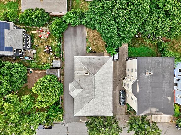 4th image of 68 9th St