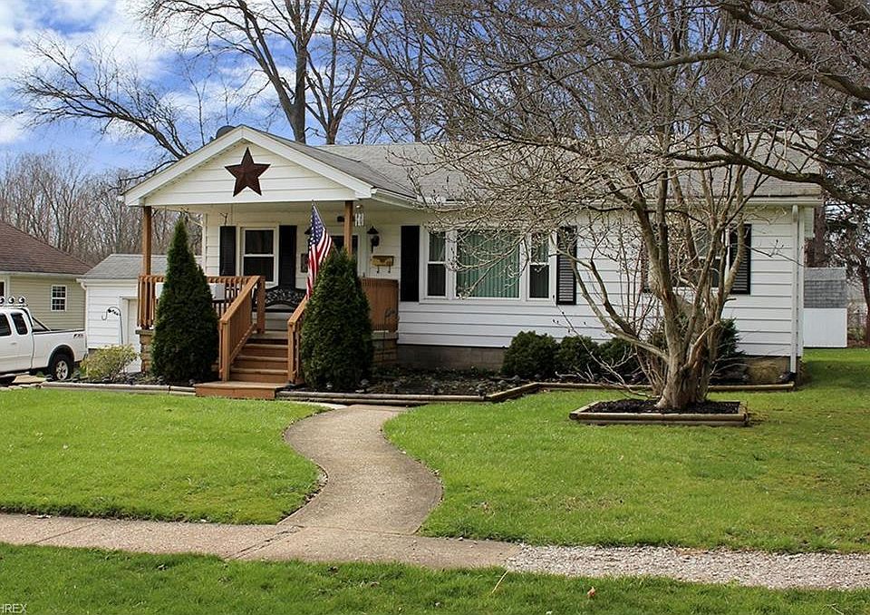 1st image of 104 Vivian St