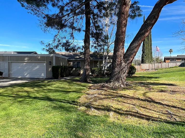 117 Mount Etna Dr — Photo 3